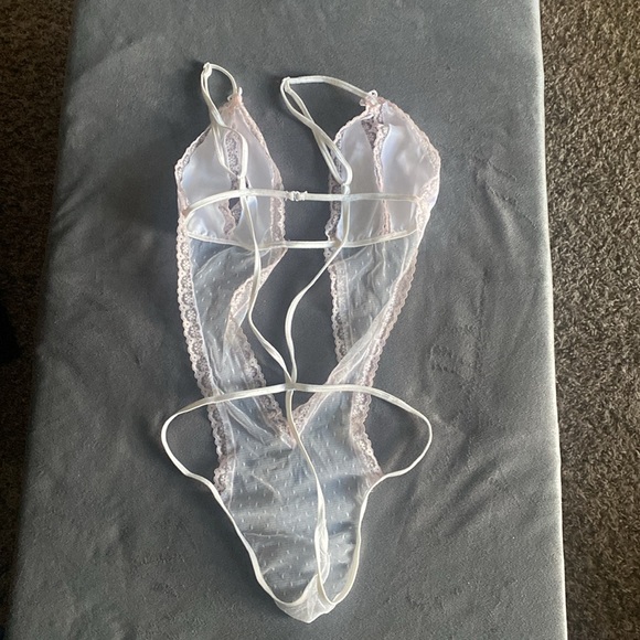 Delicate and pretty lace thong intimate wear! - Picture 2 of 4